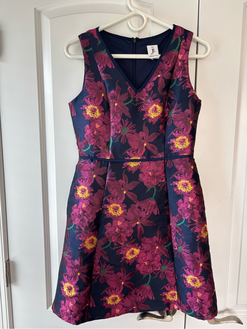 Julia Jordan Floral Jacquard V-Neck Fit & Flare Dress - Size 4